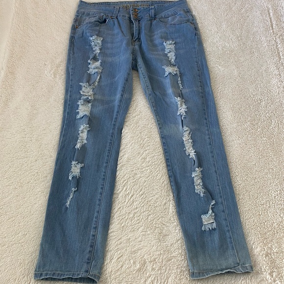 VIP JEANS Distressed, Ripped & Faded.🌼 - Picture 3 of 8